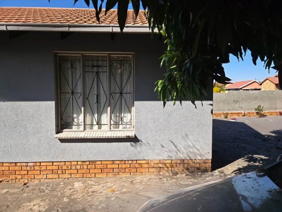 2 Bedroom Property for Sale in Geelhoutpark North West